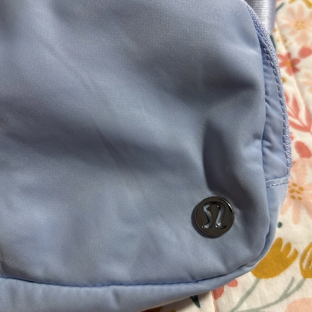 Lululemon Belt Bag Lavender Purple - Picture 2 of 11
